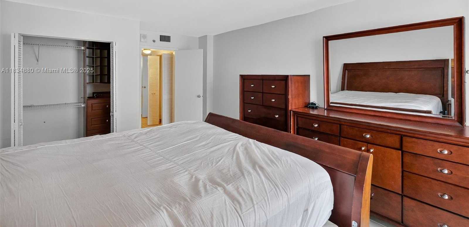 Small Image of 2401 COLLINS AVE #1703, Miami Beach Number 17