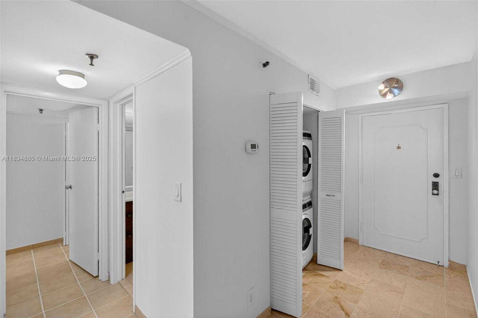 Small Image of 2401 COLLINS AVE #1703, Miami Beach Number 3