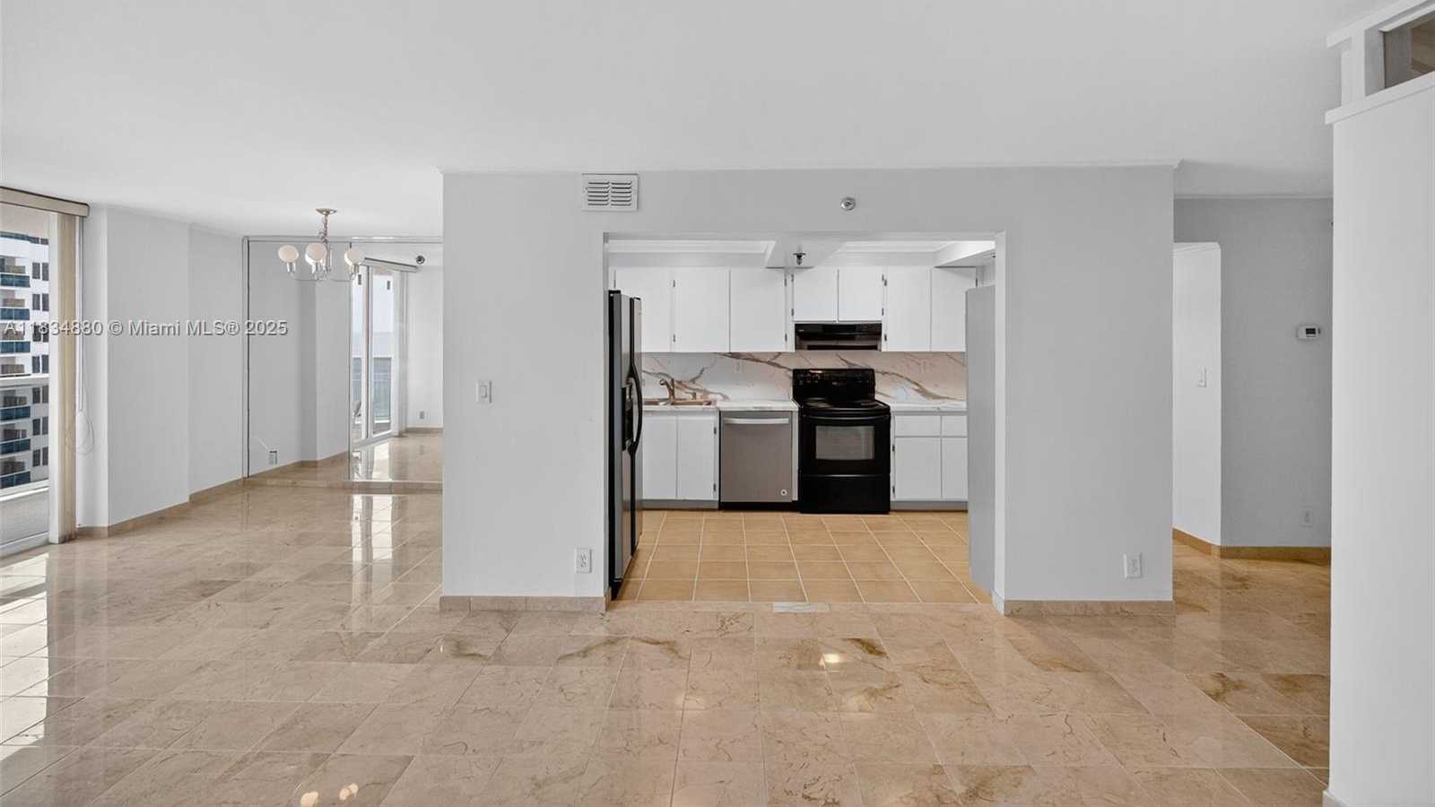 Small Image of 2401 COLLINS AVE #1703, Miami Beach Number 6