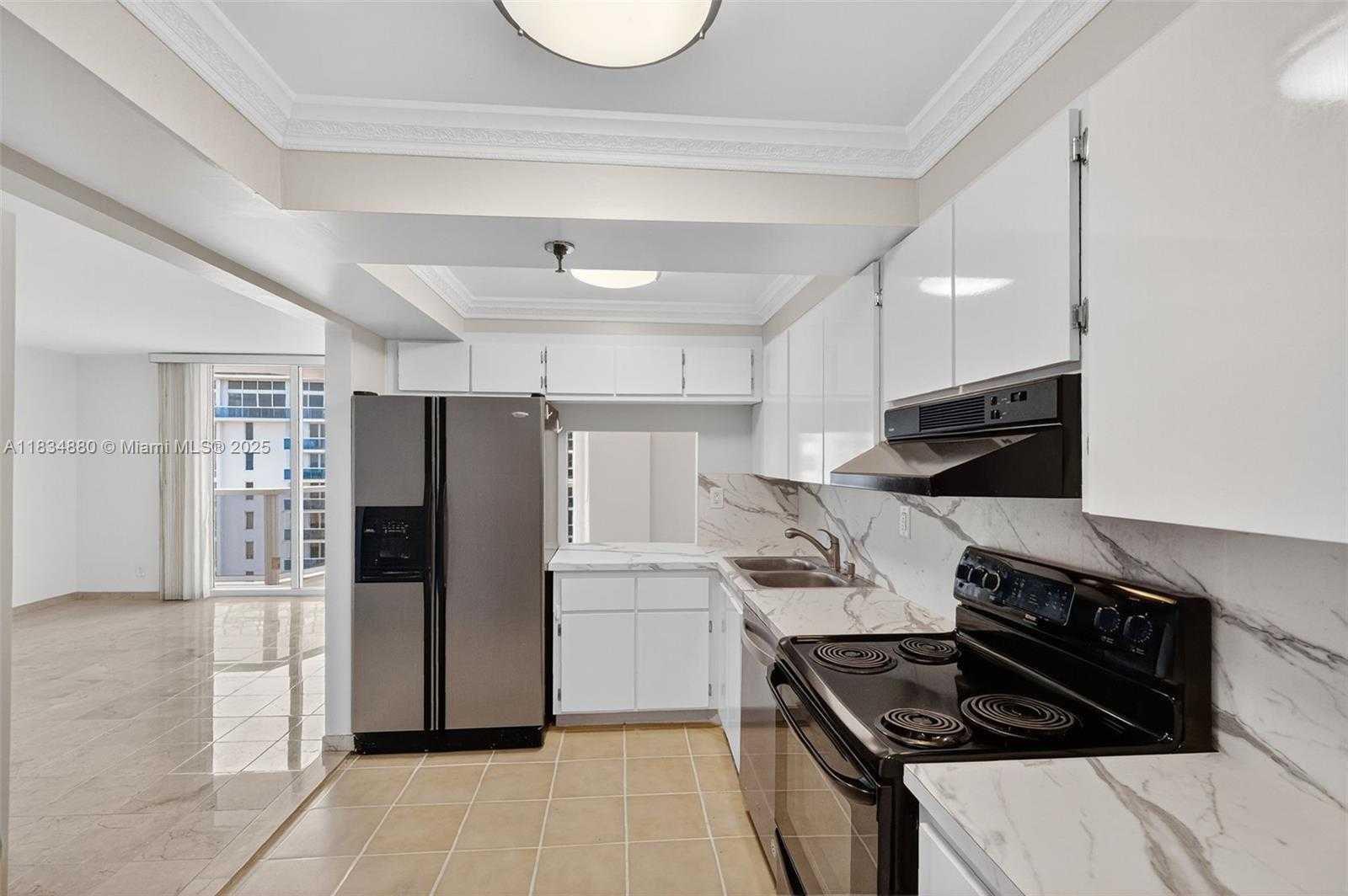 Small Image of 2401 COLLINS AVE #1703, Miami Beach Number 9