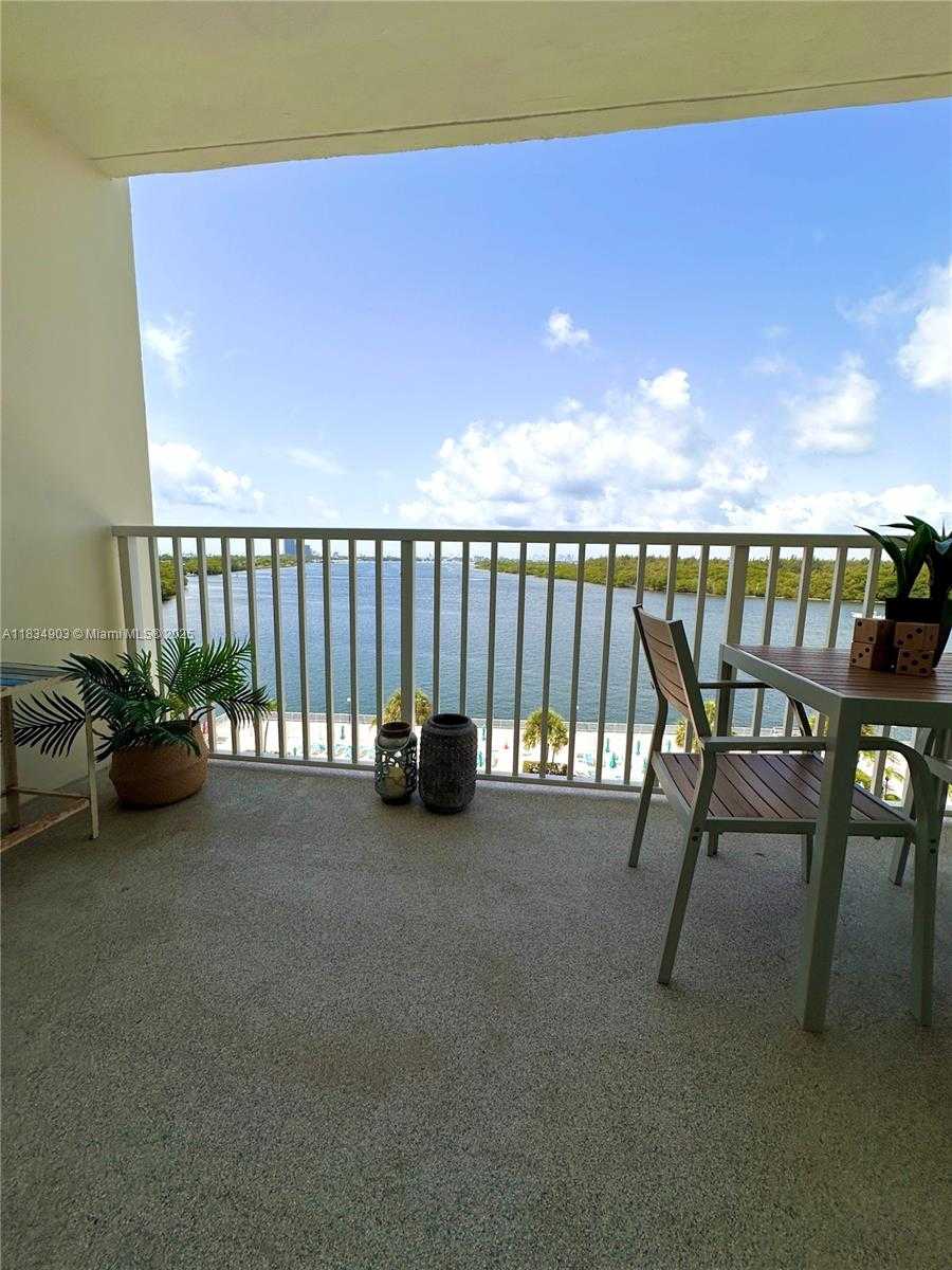 Small Image of 300 BAYVIEW DR #610, Sunny Isles Beach Number 11