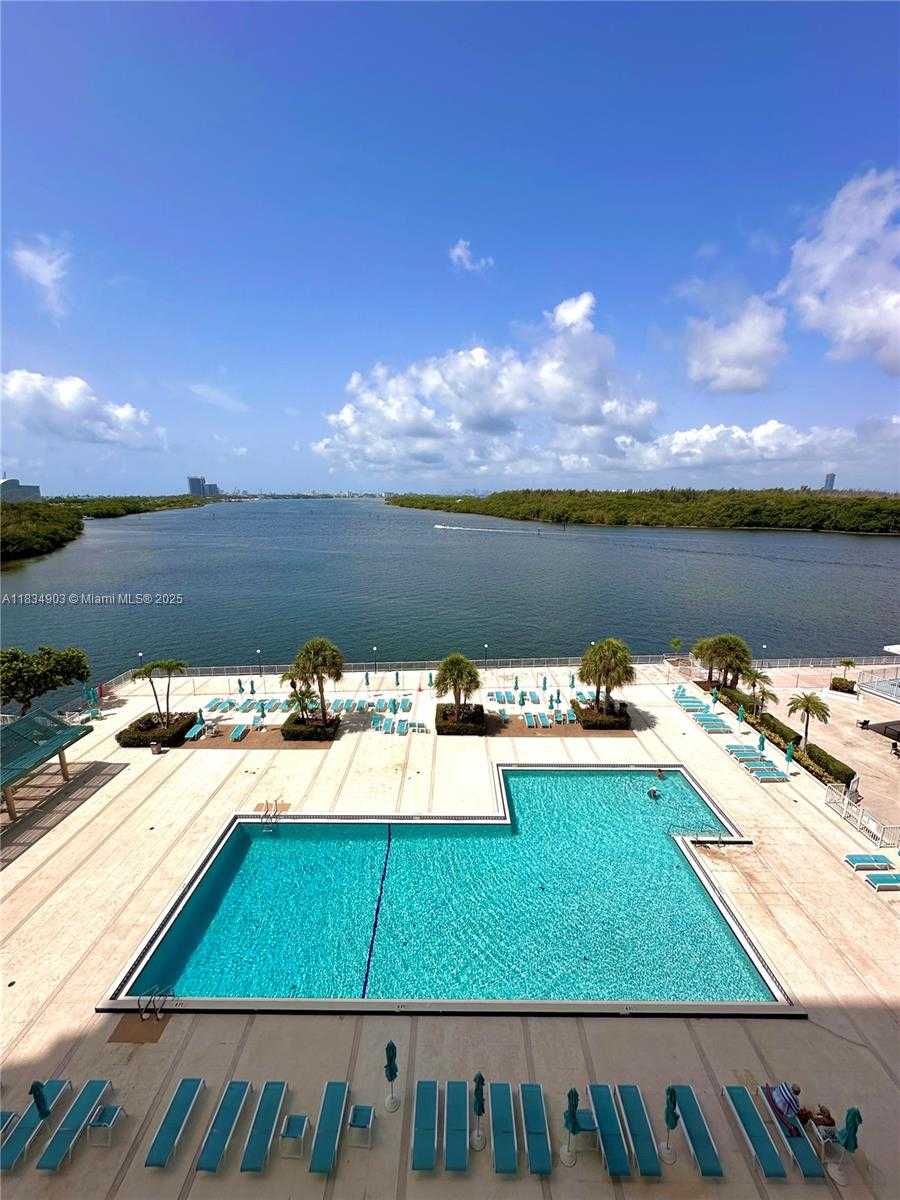 Small Image of 300 BAYVIEW DR #610, Sunny Isles Beach Number 14