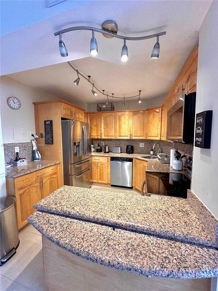 Small Image of 300 BAYVIEW DR #610, Sunny Isles Beach Number 15