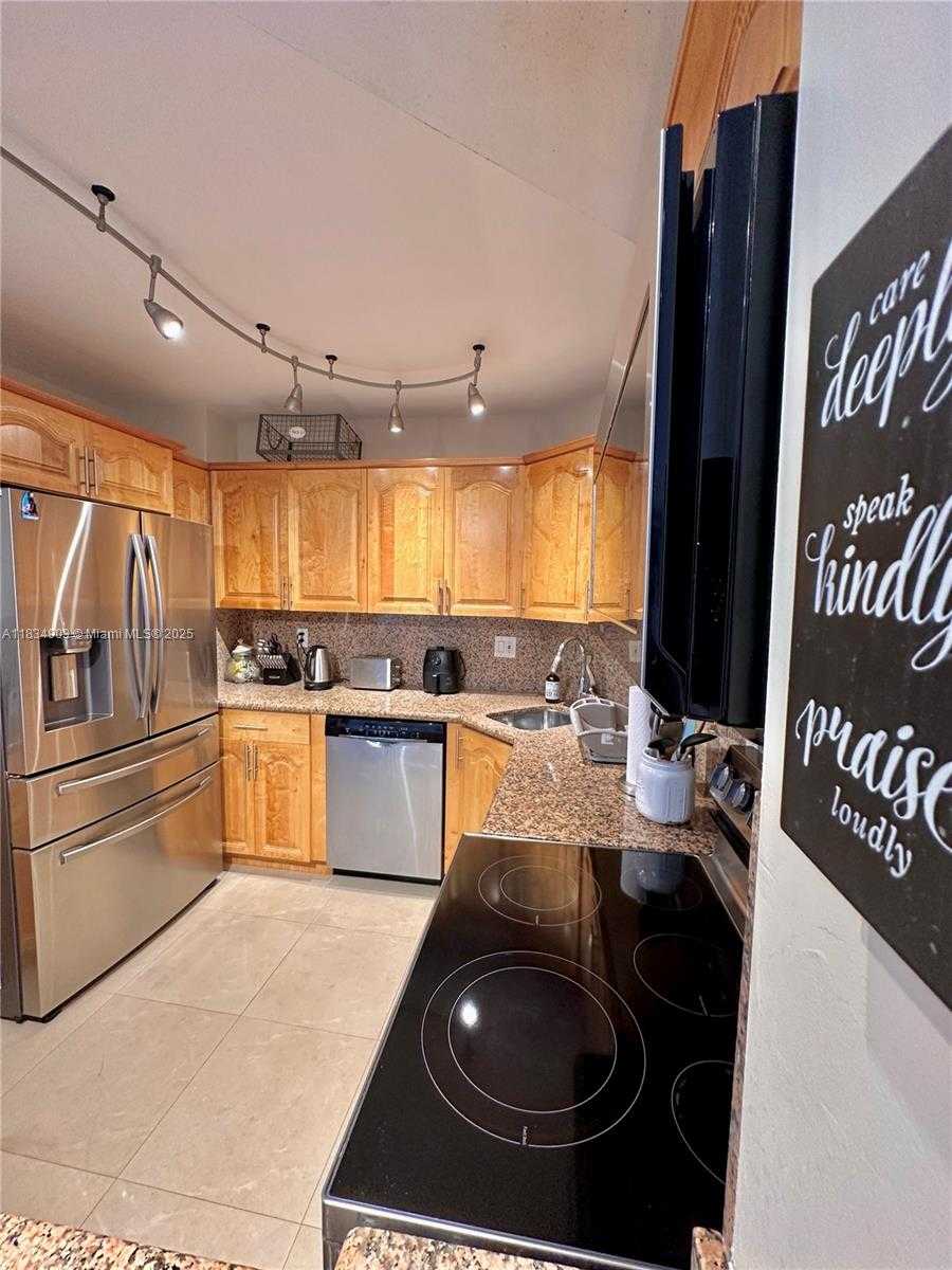Small Image of 300 BAYVIEW DR #610, Sunny Isles Beach Number 16
