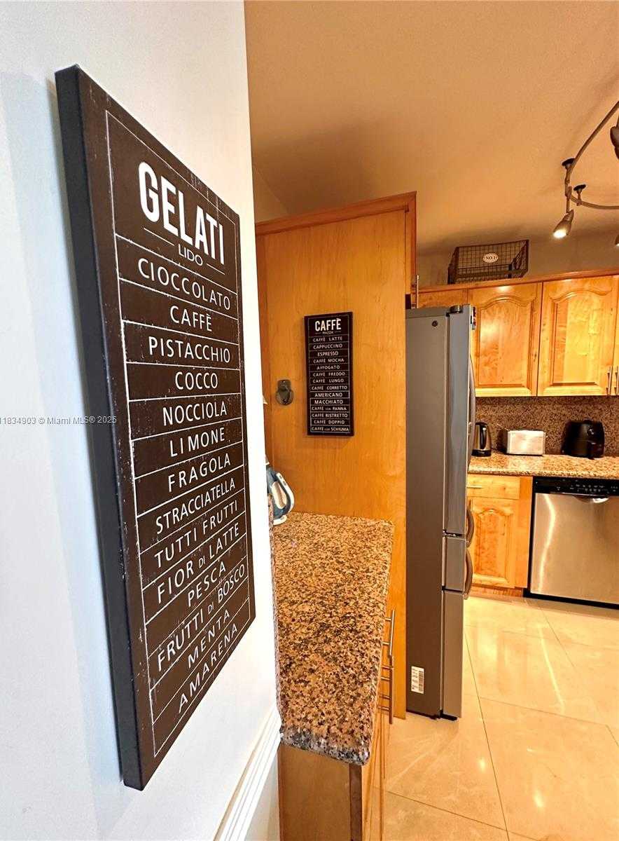 Small Image of 300 BAYVIEW DR #610, Sunny Isles Beach Number 17
