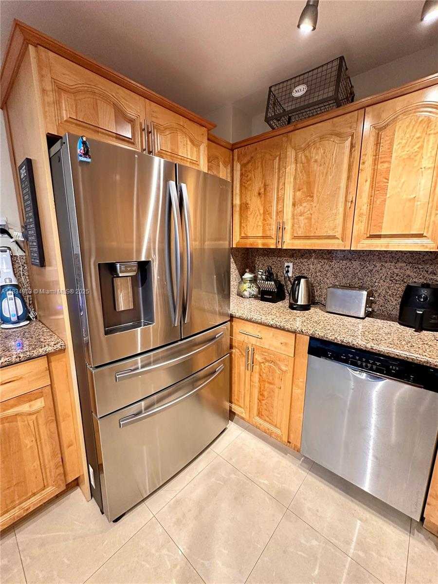 Small Image of 300 BAYVIEW DR #610, Sunny Isles Beach Number 19