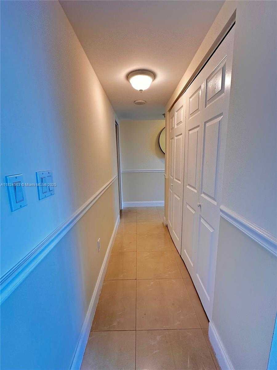 Small Image of 300 BAYVIEW DR #610, Sunny Isles Beach Number 21