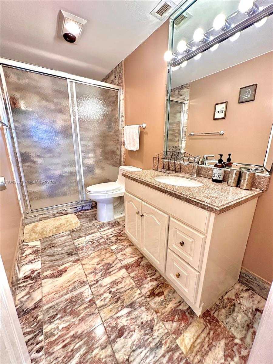 Small Image of 300 BAYVIEW DR #610, Sunny Isles Beach Number 22
