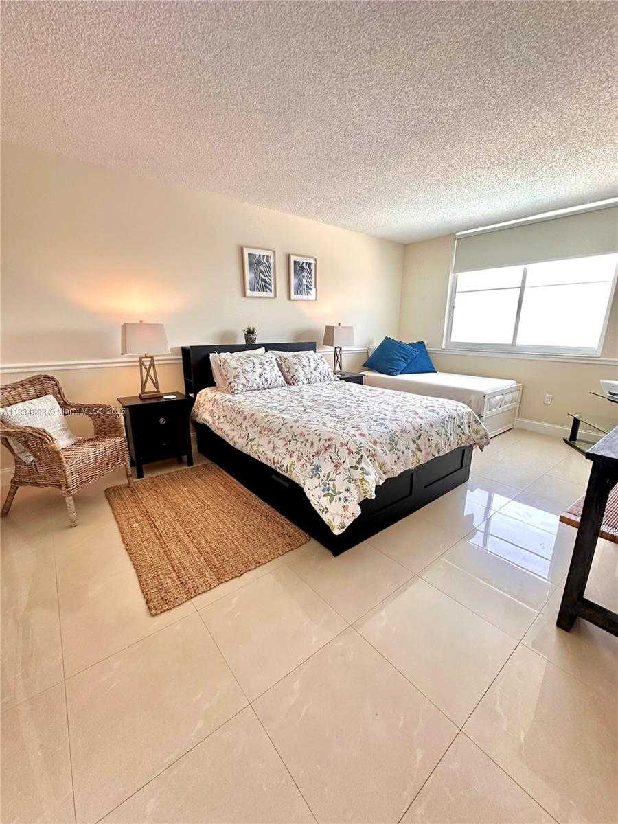 Small Image of 300 BAYVIEW DR #610, Sunny Isles Beach Number 23
