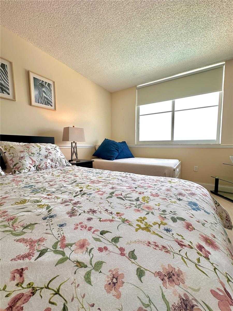 Small Image of 300 BAYVIEW DR #610, Sunny Isles Beach Number 25