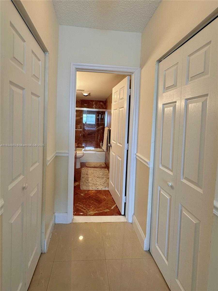 Small Image of 300 BAYVIEW DR #610, Sunny Isles Beach Number 27