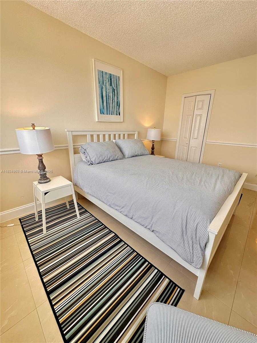 Small Image of 300 BAYVIEW DR #610, Sunny Isles Beach Number 32