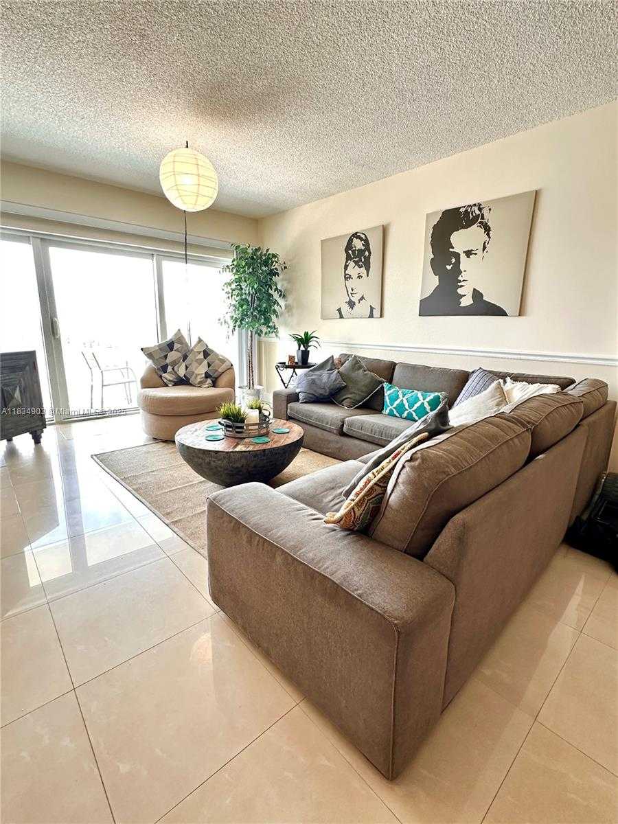Small Image of 300 BAYVIEW DR #610, Sunny Isles Beach Number 5