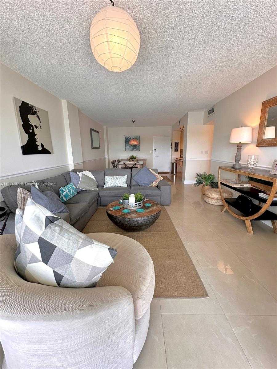 Small Image of 300 BAYVIEW DR #610, Sunny Isles Beach Number 7