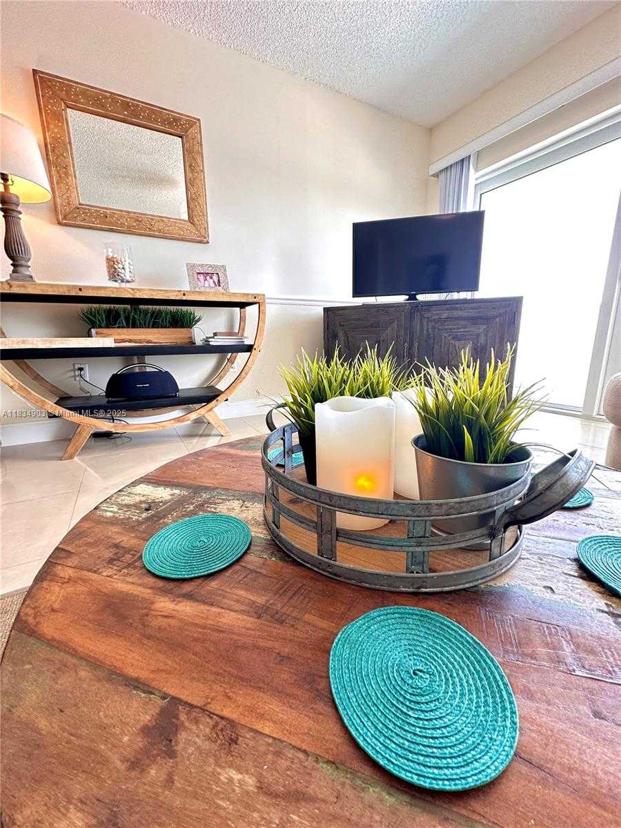 Small Image of 300 BAYVIEW DR #610, Sunny Isles Beach Number 9