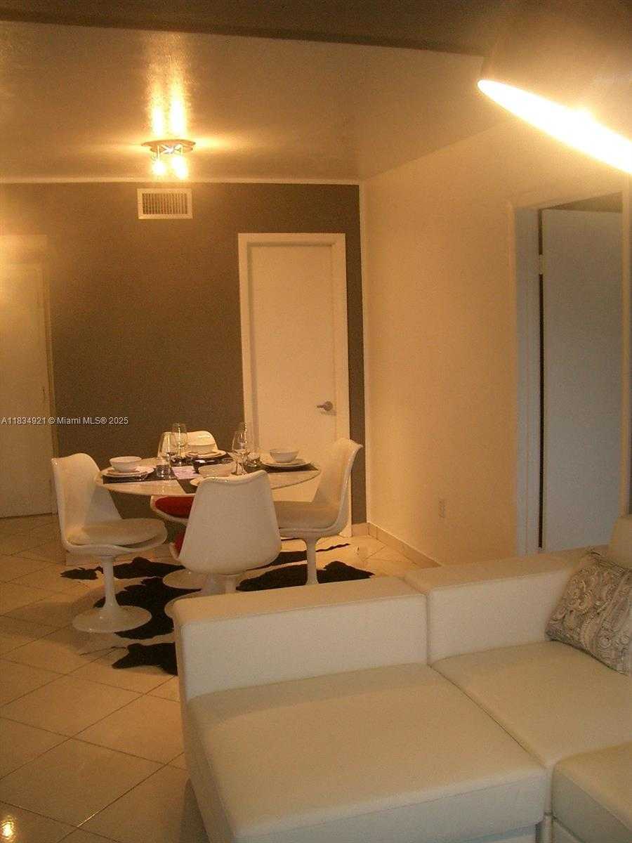 Small Image of 2600 COLLINS AVE #511, Miami Beach Number 15
