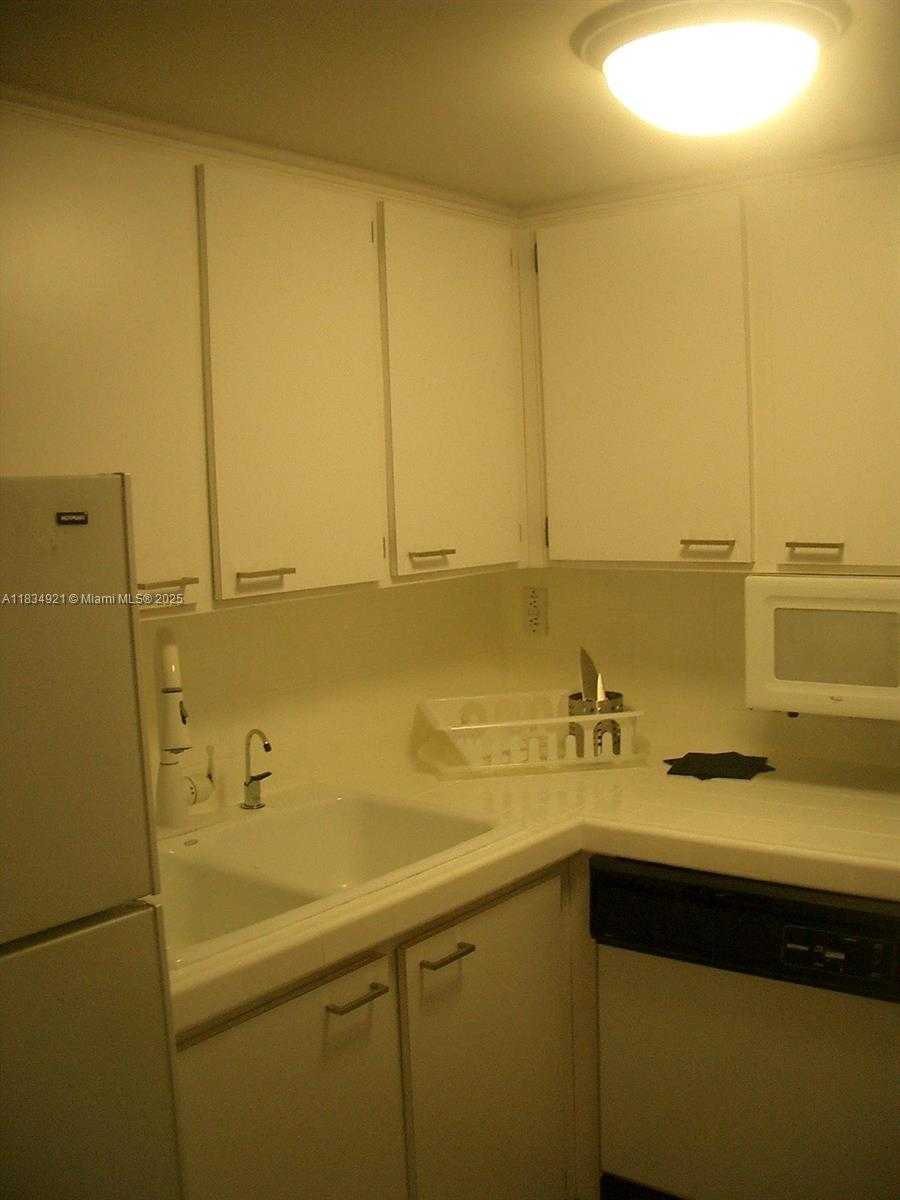 Small Image of 2600 COLLINS AVE #511, Miami Beach Number 18