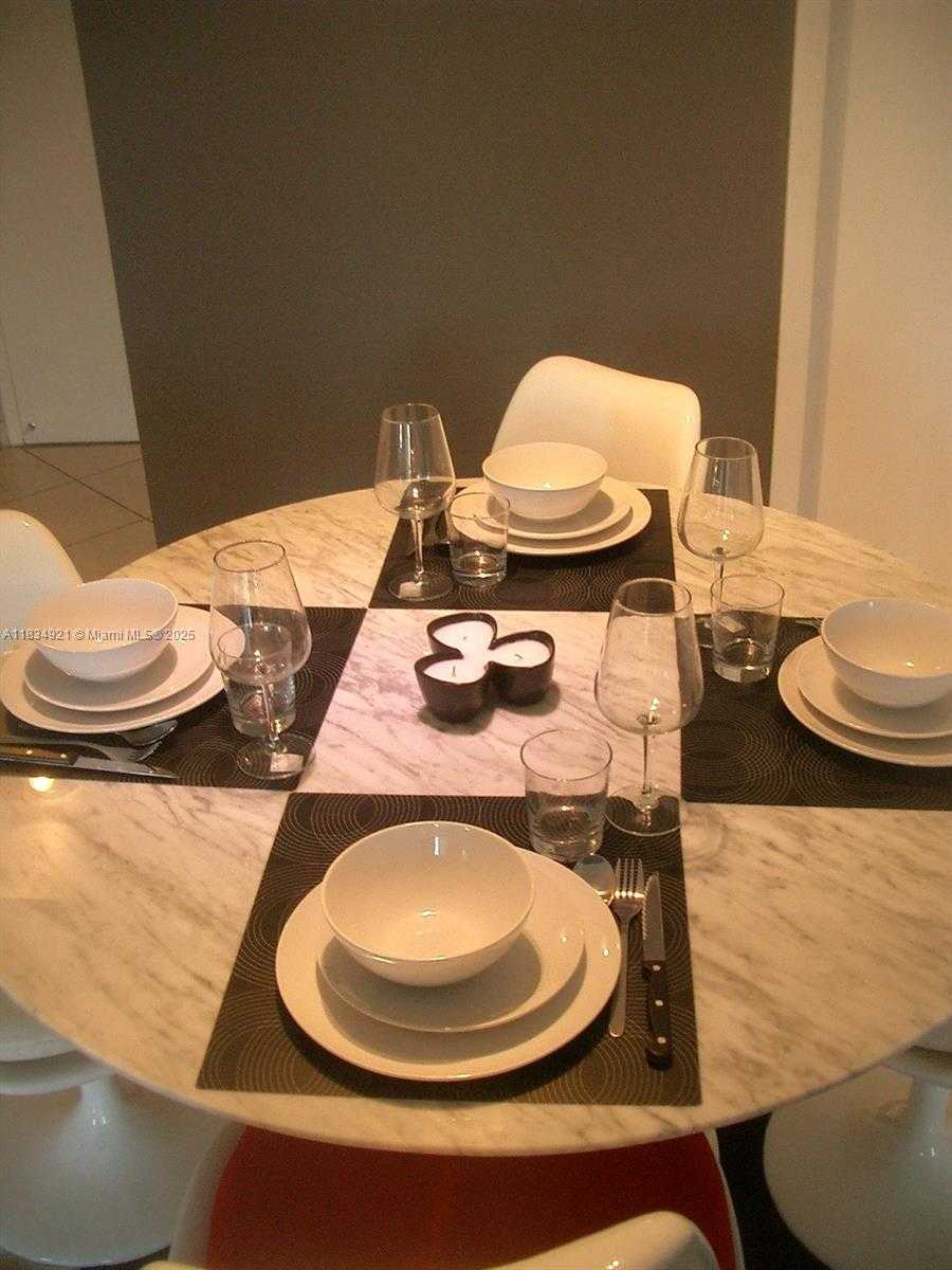 Small Image of 2600 COLLINS AVE #511, Miami Beach Number 19