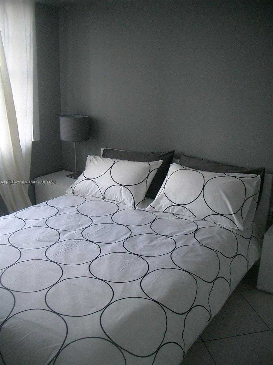 Small Image of 2600 COLLINS AVE #511, Miami Beach Number 23