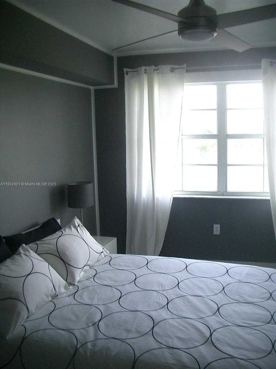 Small Image of 2600 COLLINS AVE #511, Miami Beach Number 25