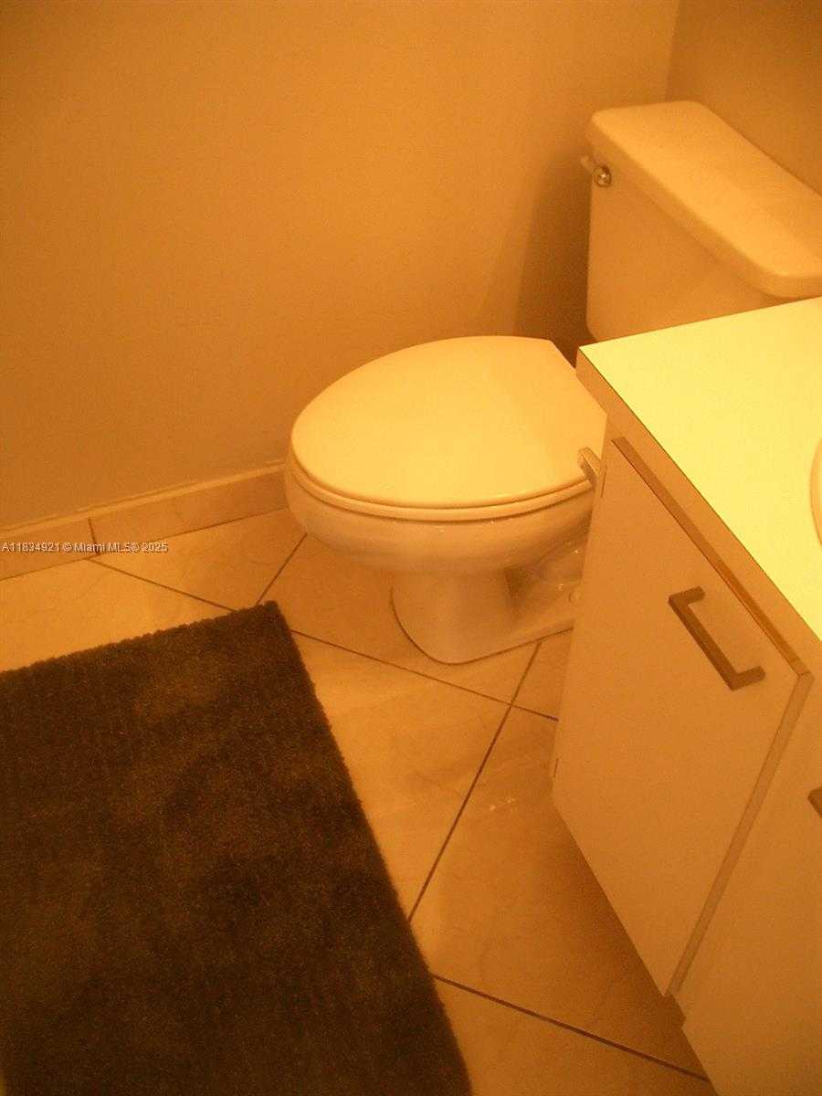 Small Image of 2600 COLLINS AVE #511, Miami Beach Number 28