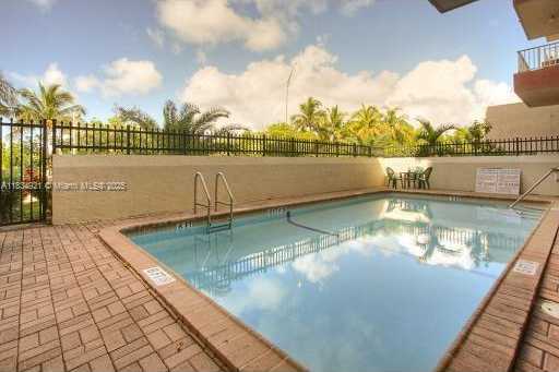 Small Image of 2600 COLLINS AVE #511, Miami Beach Number 6