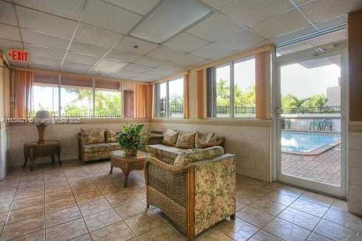 Small Image of 2600 COLLINS AVE #511, Miami Beach Number 7