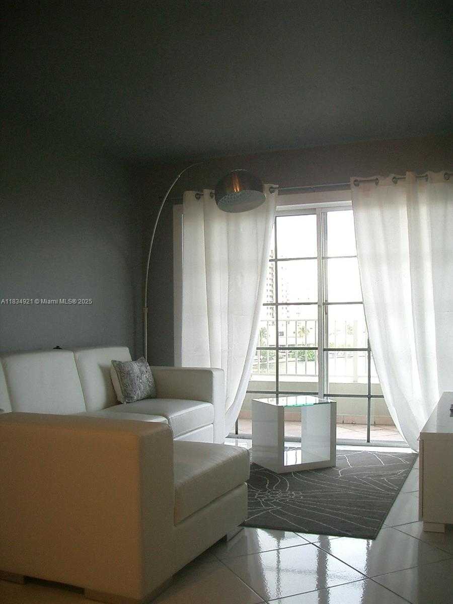 Small Image of 2600 COLLINS AVE #511, Miami Beach Number 9