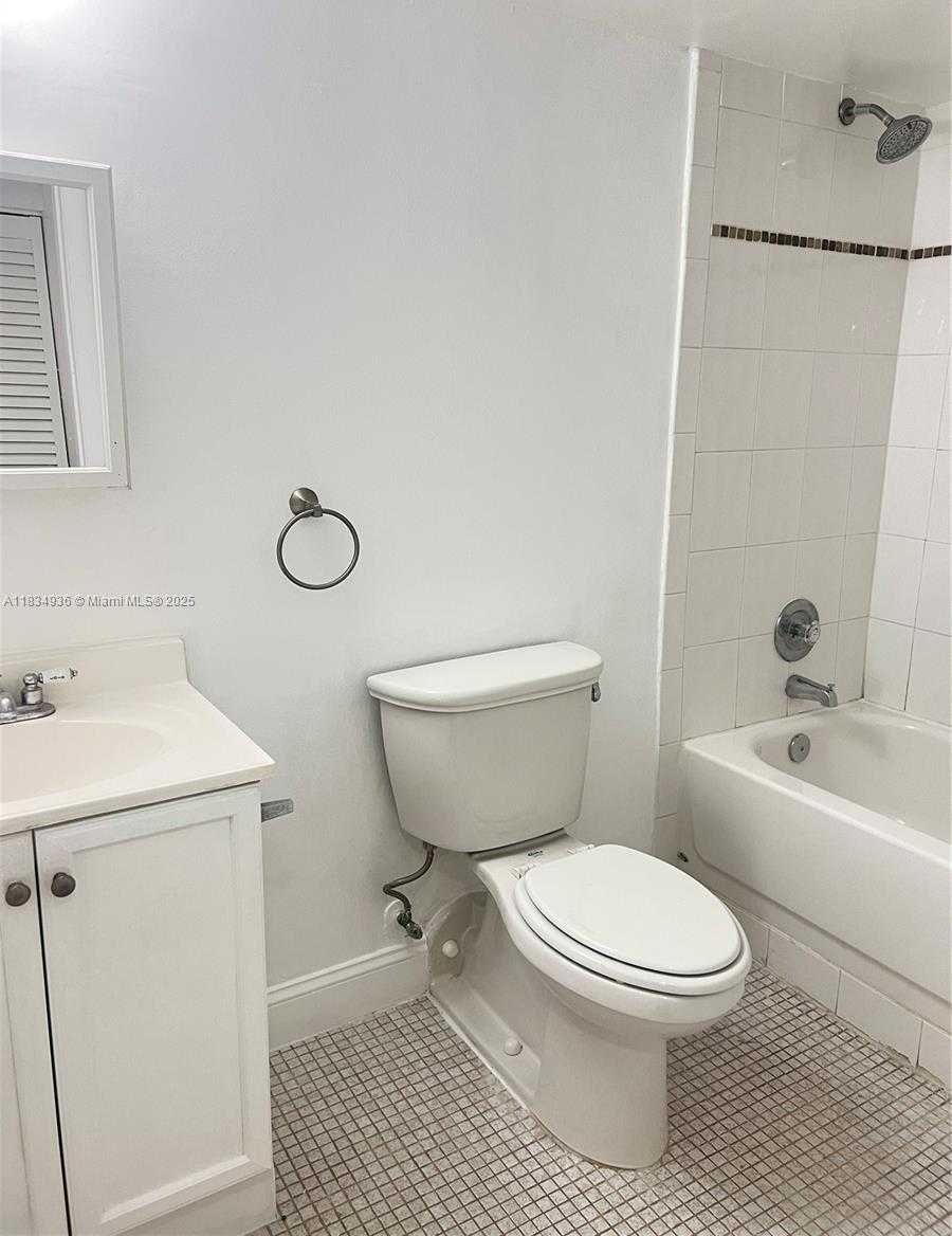 Small Image of 14311 NORTH KENDALL DR #105A, Miami Number 11
