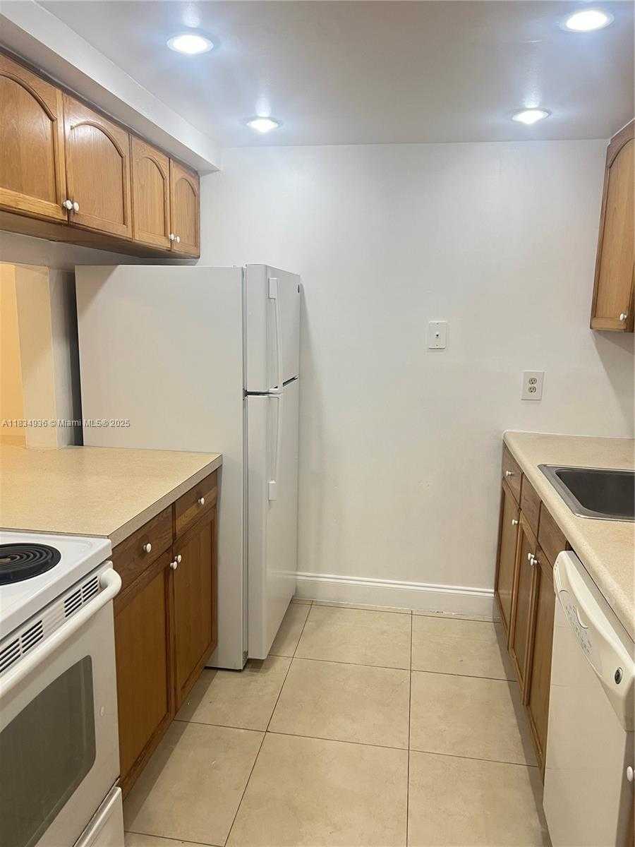 Small Image of 14311 NORTH KENDALL DR #105A, Miami Number 3