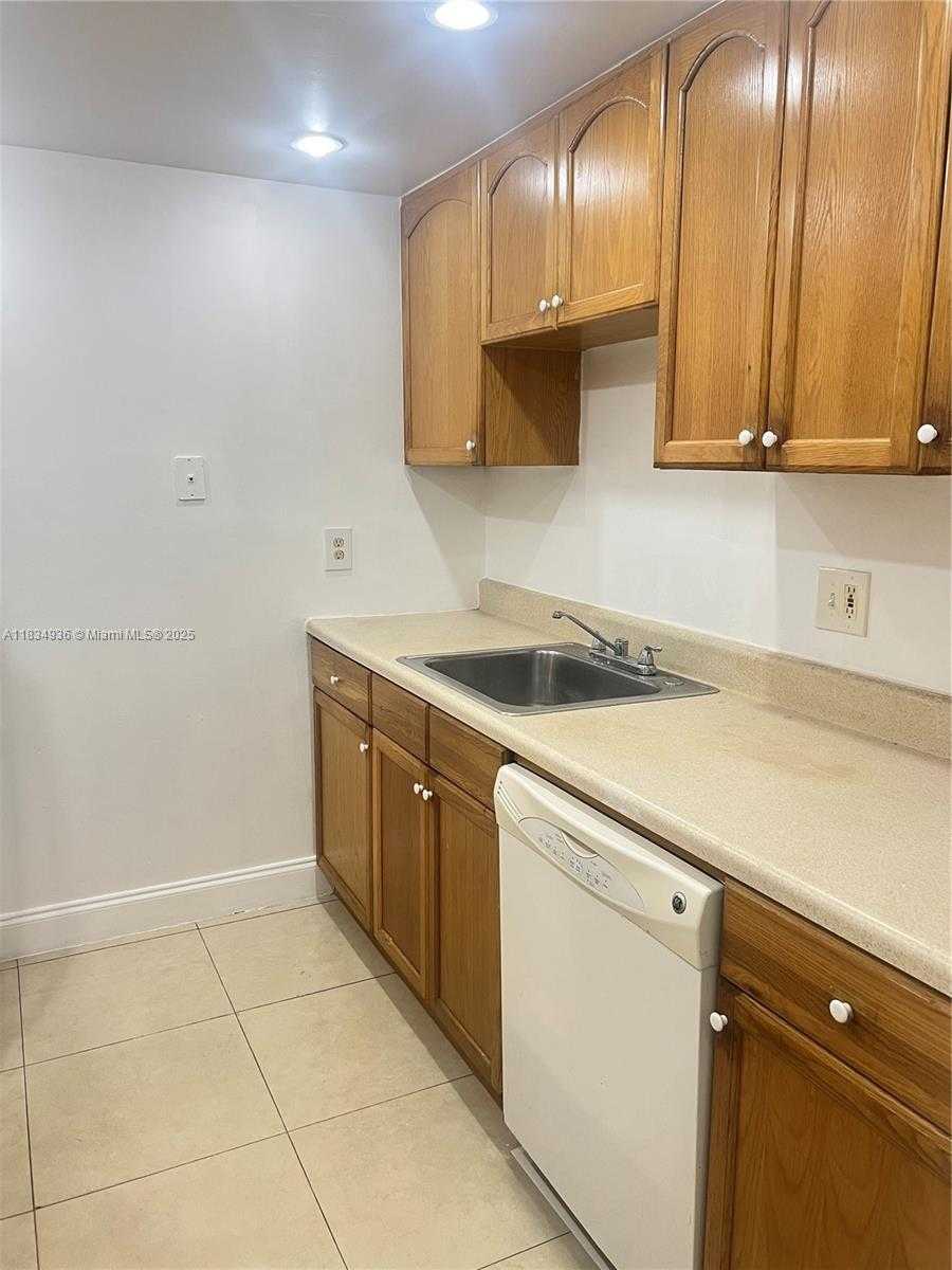 Small Image of 14311 NORTH KENDALL DR #105A, Miami Number 4
