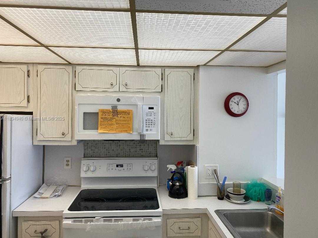 Small Image of 1965 SOUTH OCEAN DR #10L, Hallandale Beach Number 18