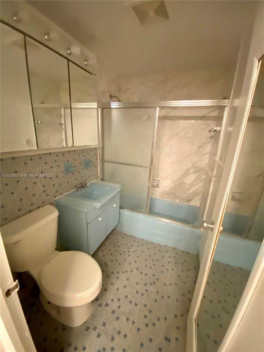 Small Image of 1408 SOUTH EAST BRICKELL BAY DR #216, Miami Number 7
