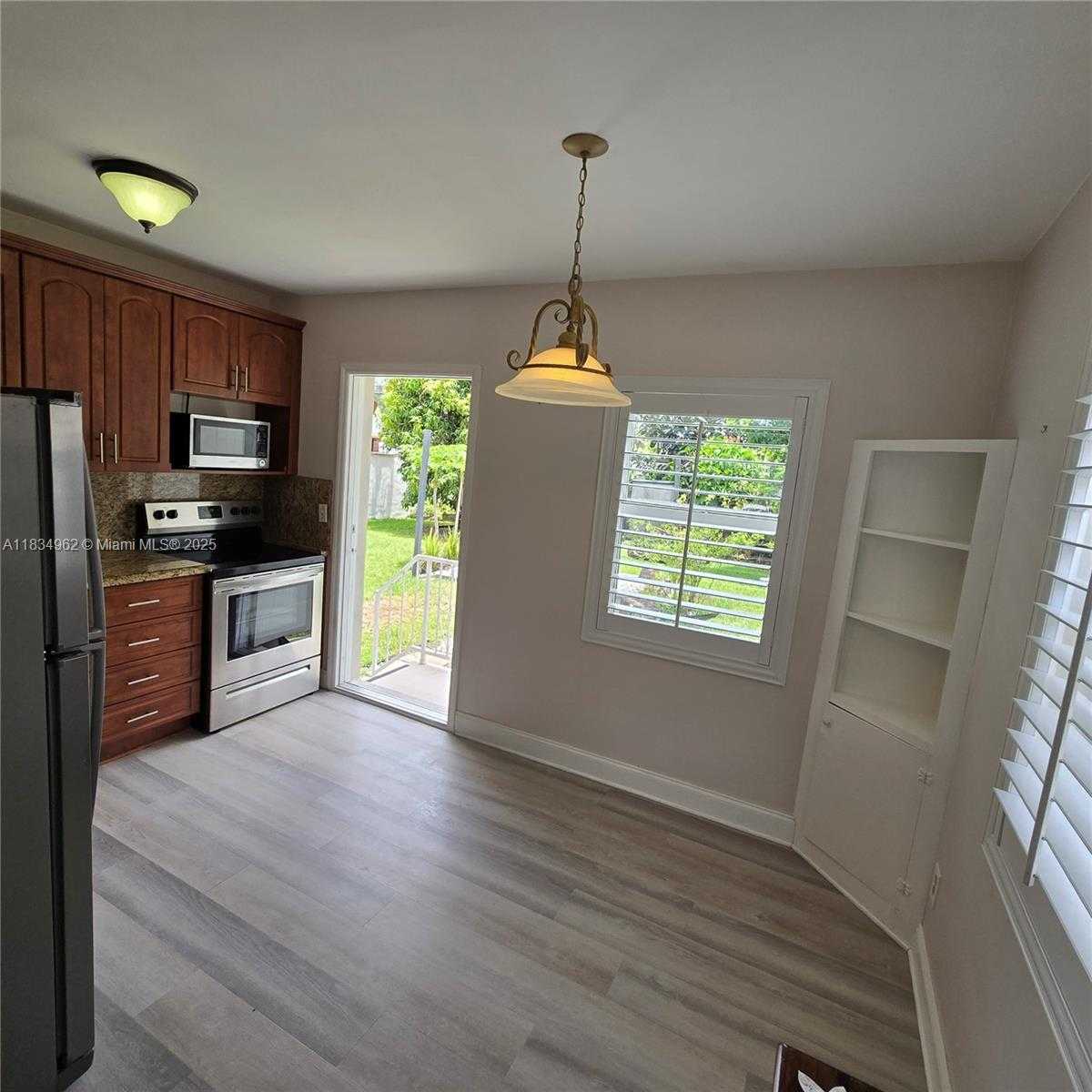 Small Image of 6428 SOUTH WEST 39TH ST, Miami Number 12