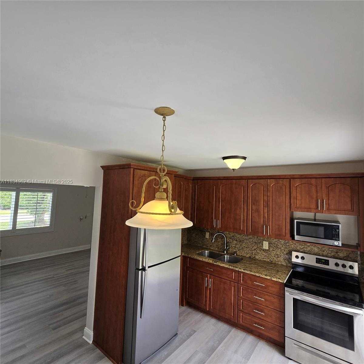 Small Image of 6428 SOUTH WEST 39TH ST, Miami Number 13