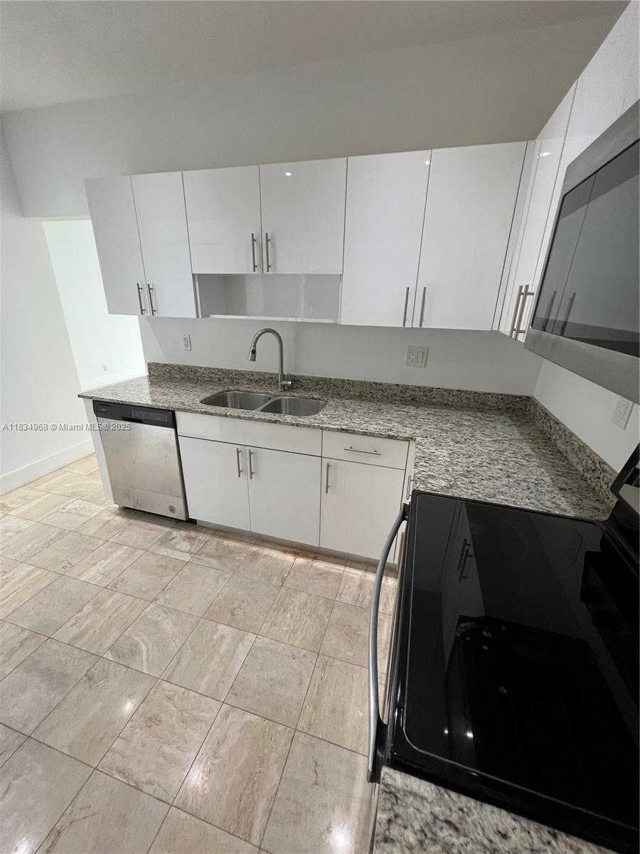 Small Image of 1915 BRICKELL AVE #TH16, Miami Number 10