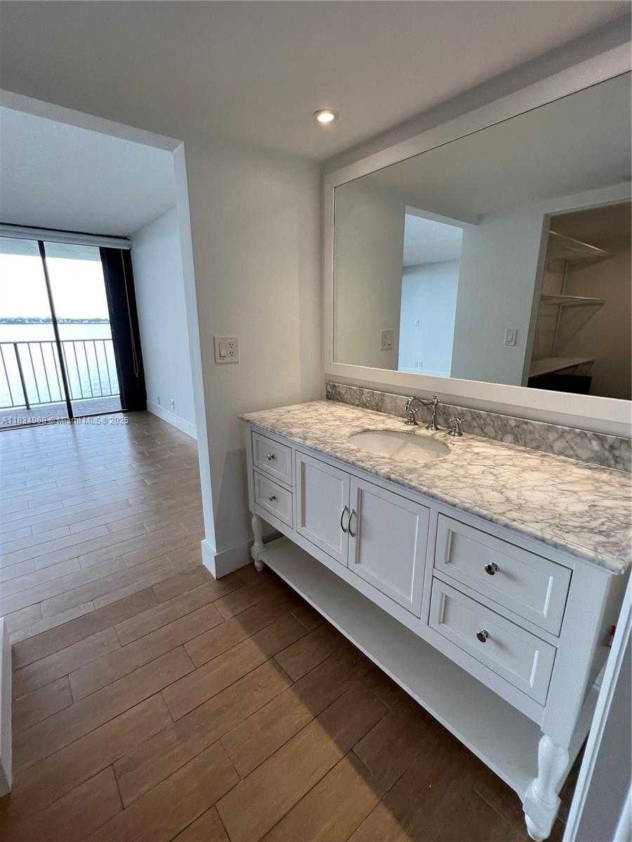 Small Image of 1915 BRICKELL AVE #TH16, Miami Number 18