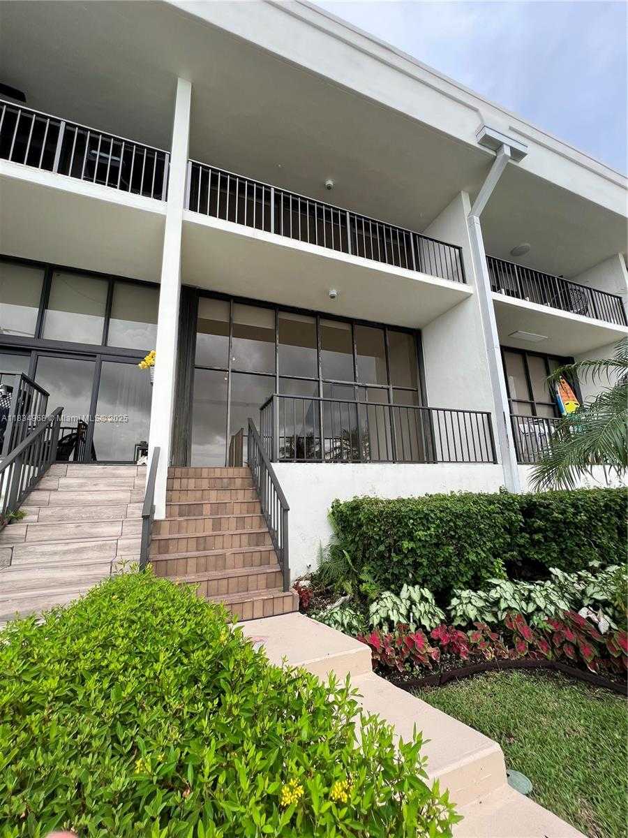 Small Image of 1915 BRICKELL AVE #TH16, Miami Number 2
