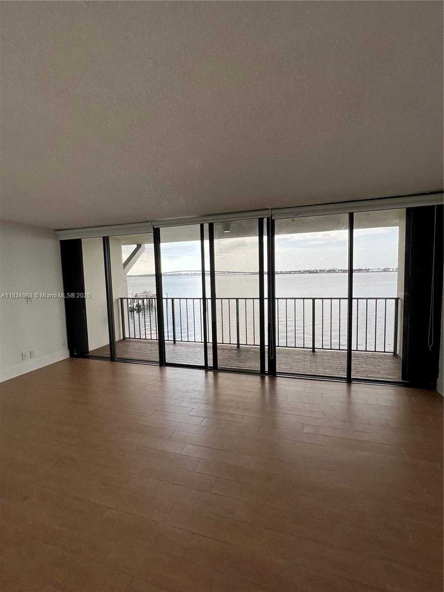 Small Image of 1915 BRICKELL AVE #TH16, Miami Number 22