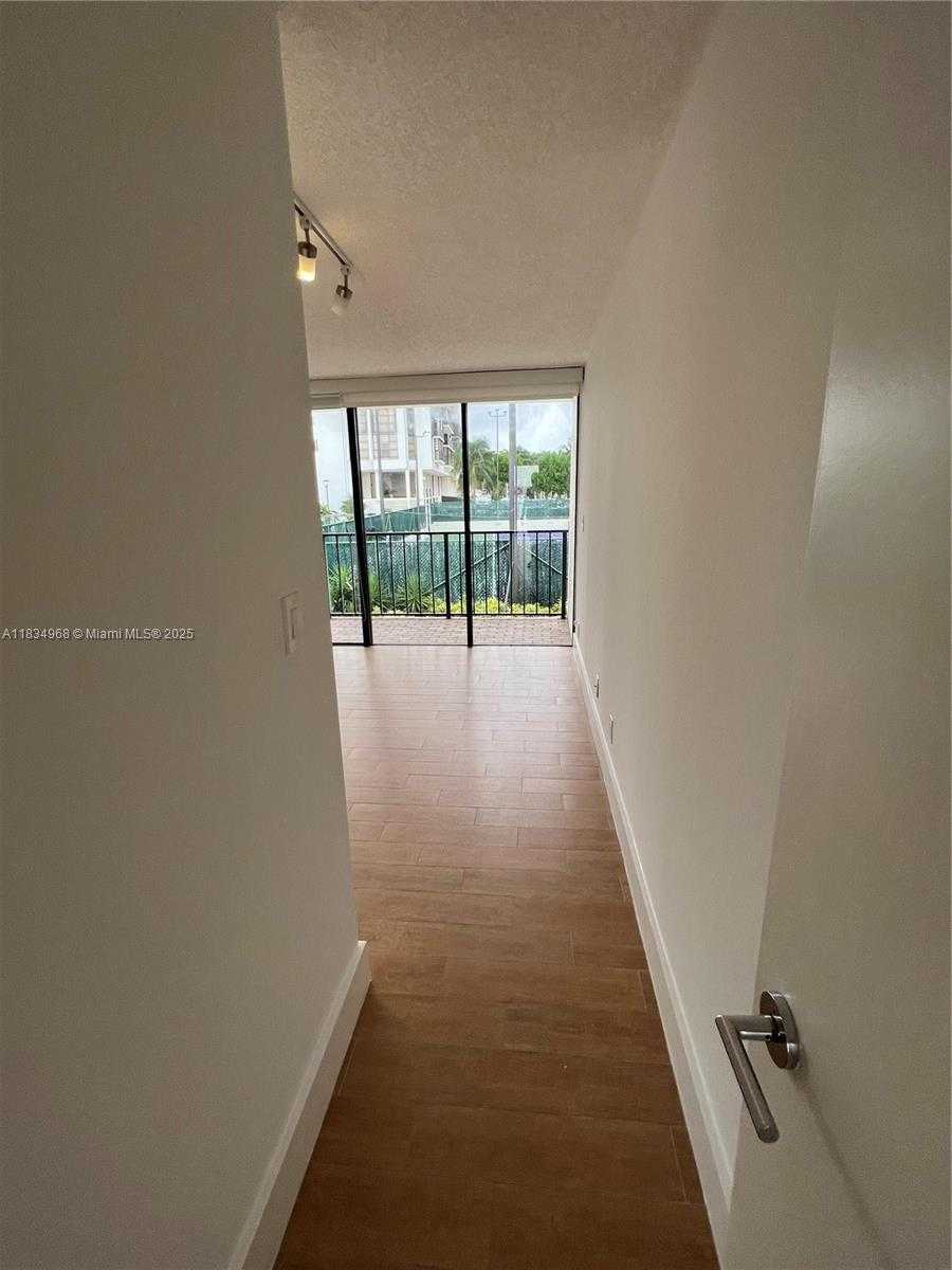 Small Image of 1915 BRICKELL AVE #TH16, Miami Number 25