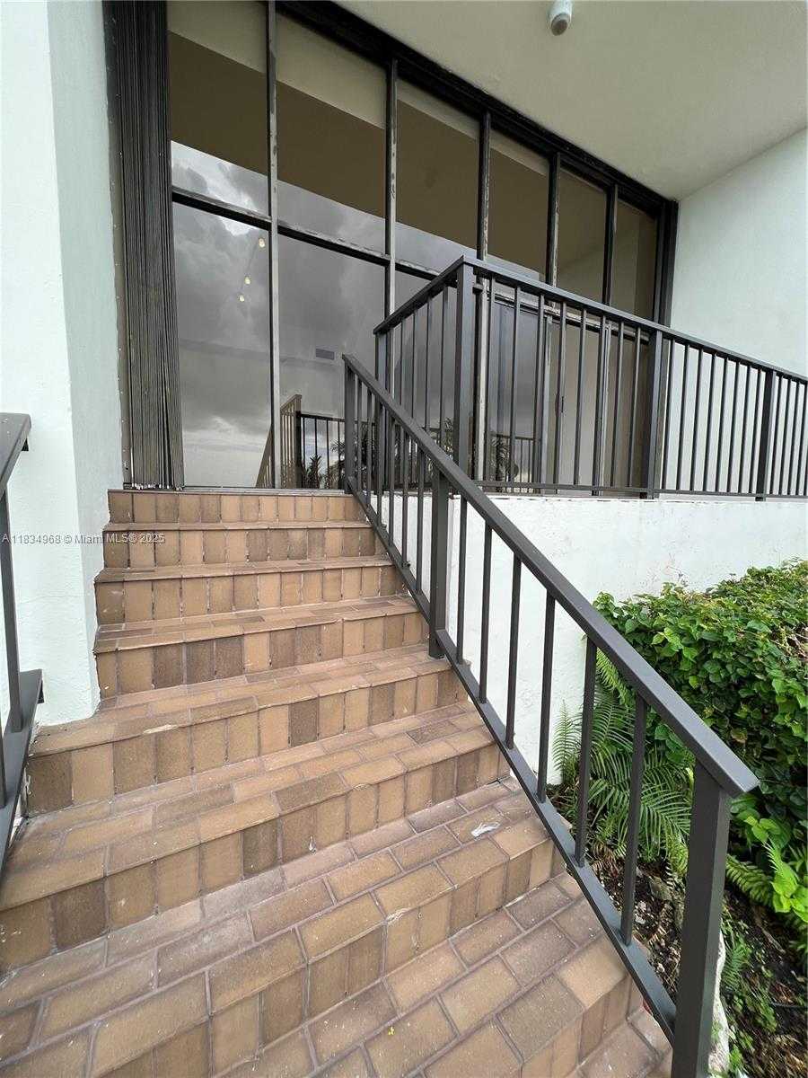 Small Image of 1915 BRICKELL AVE #TH16, Miami Number 3