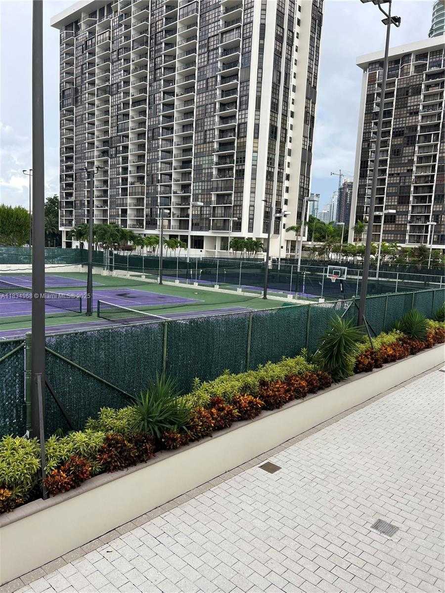 Small Image of 1915 BRICKELL AVE #TH16, Miami Number 32