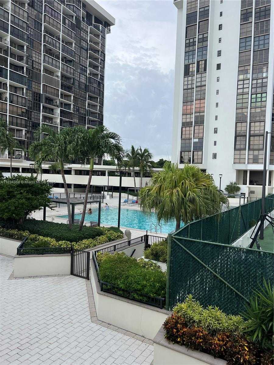 Small Image of 1915 BRICKELL AVE #TH16, Miami Number 34