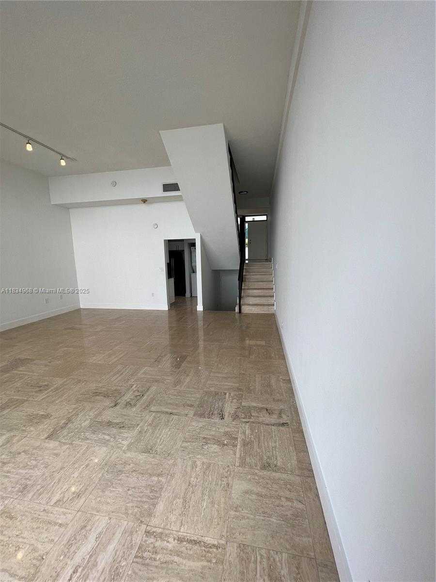 Small Image of 1915 BRICKELL AVE #TH16, Miami Number 5