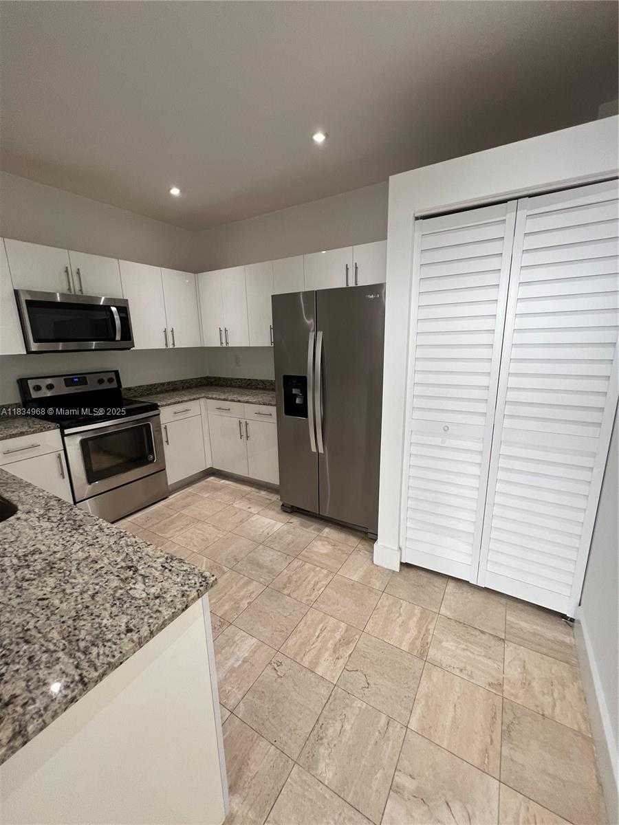 Small Image of 1915 BRICKELL AVE #TH16, Miami Number 9