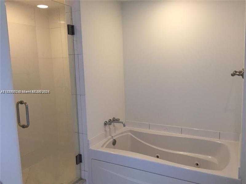 Small Image of 55 SOUTH EAST 6TH ST #3006, Miami Number 5