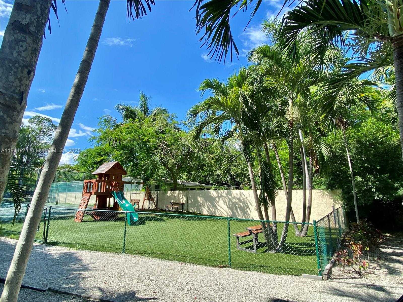 Small Image of 2410 BRICKELL AVE #107C, Miami Number 16