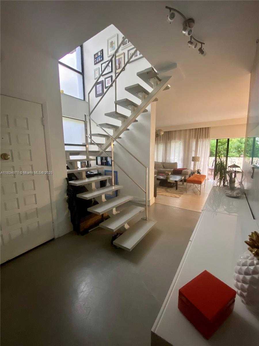 Small Image of 2410 BRICKELL AVE #107C, Miami Number 3