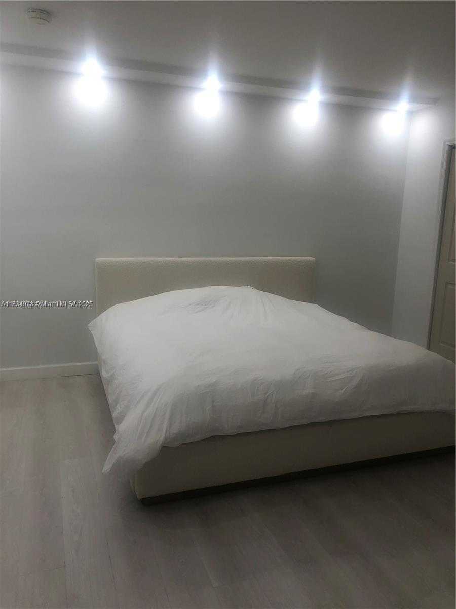 Small Image of 10185 COLLINS AVE #309, Bal Harbour Number 3
