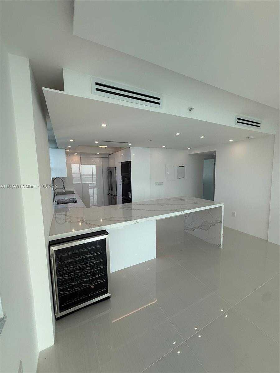 Small Image of 800 CLAUGHTON ISLAND DR #2405, Miami Number 10